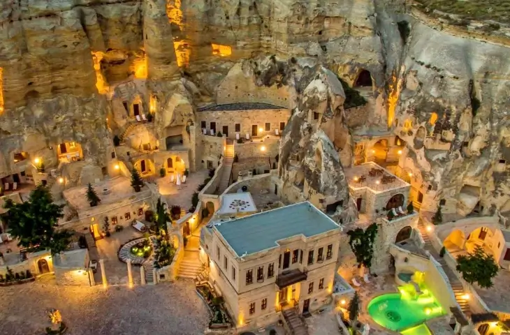 Yunak Evleri Ürgüp taş konak otel genel görünüm ve avlu